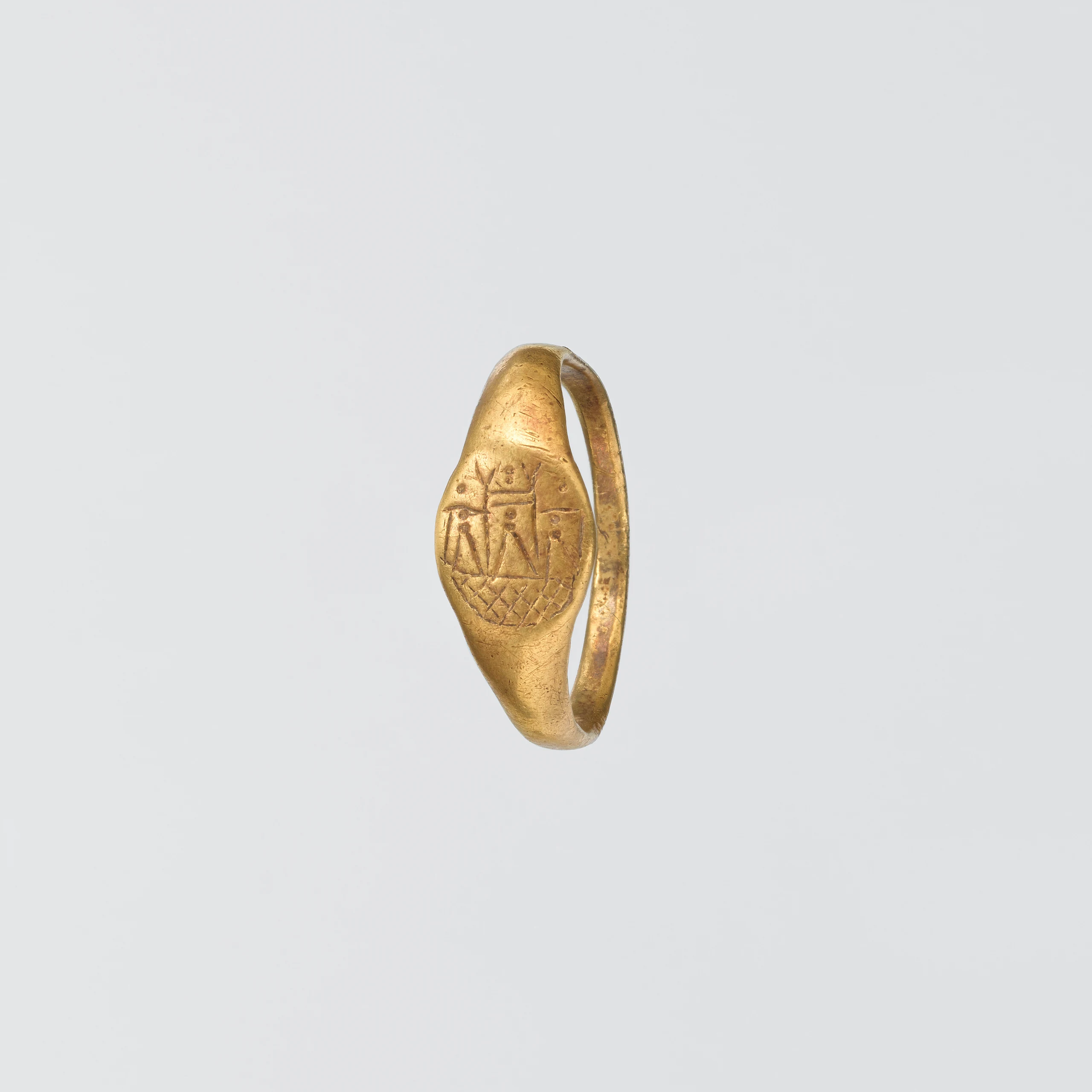 Gold ring with representation of the temple of Aphrodite at Paphos