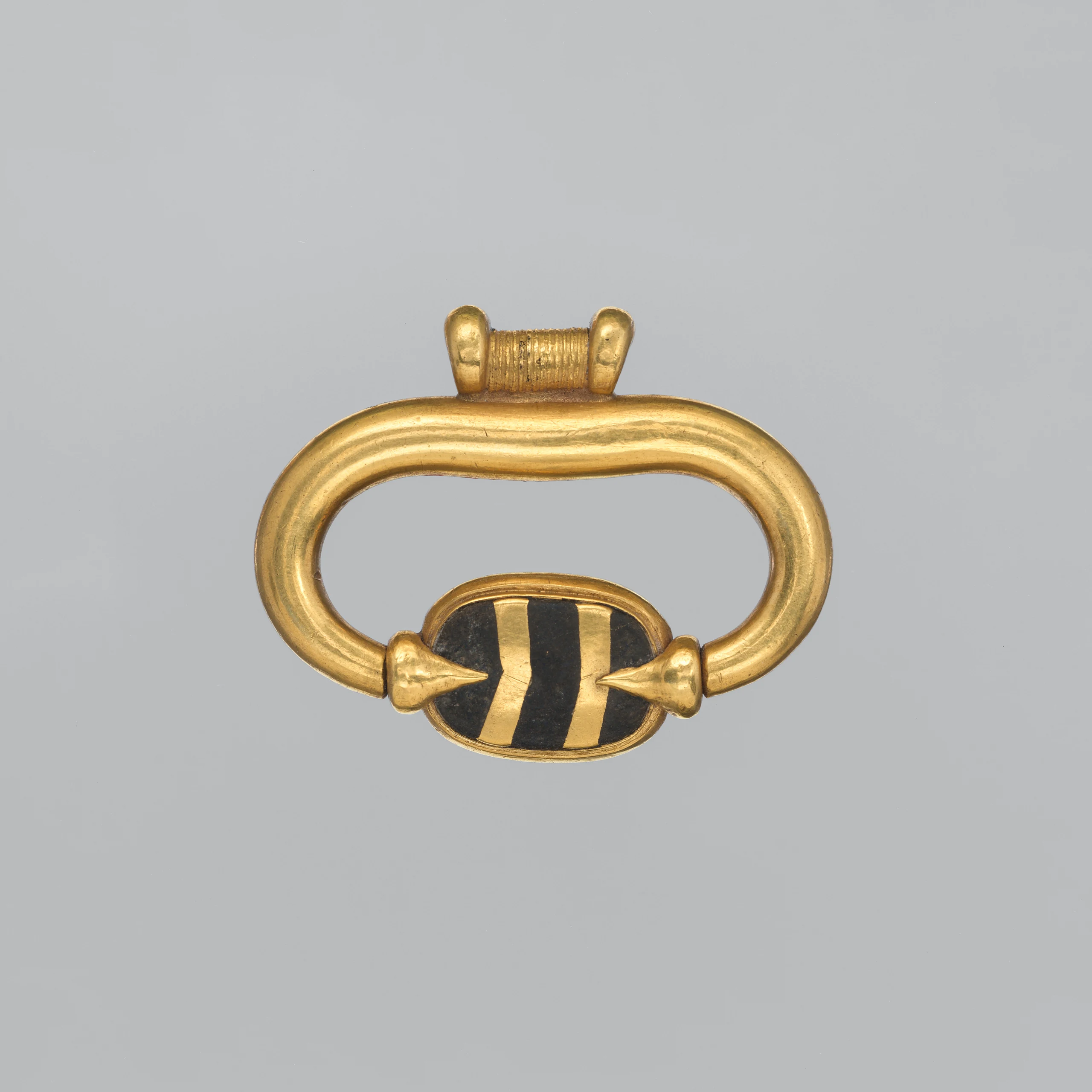 Gold and lapis lazuli pendant ring