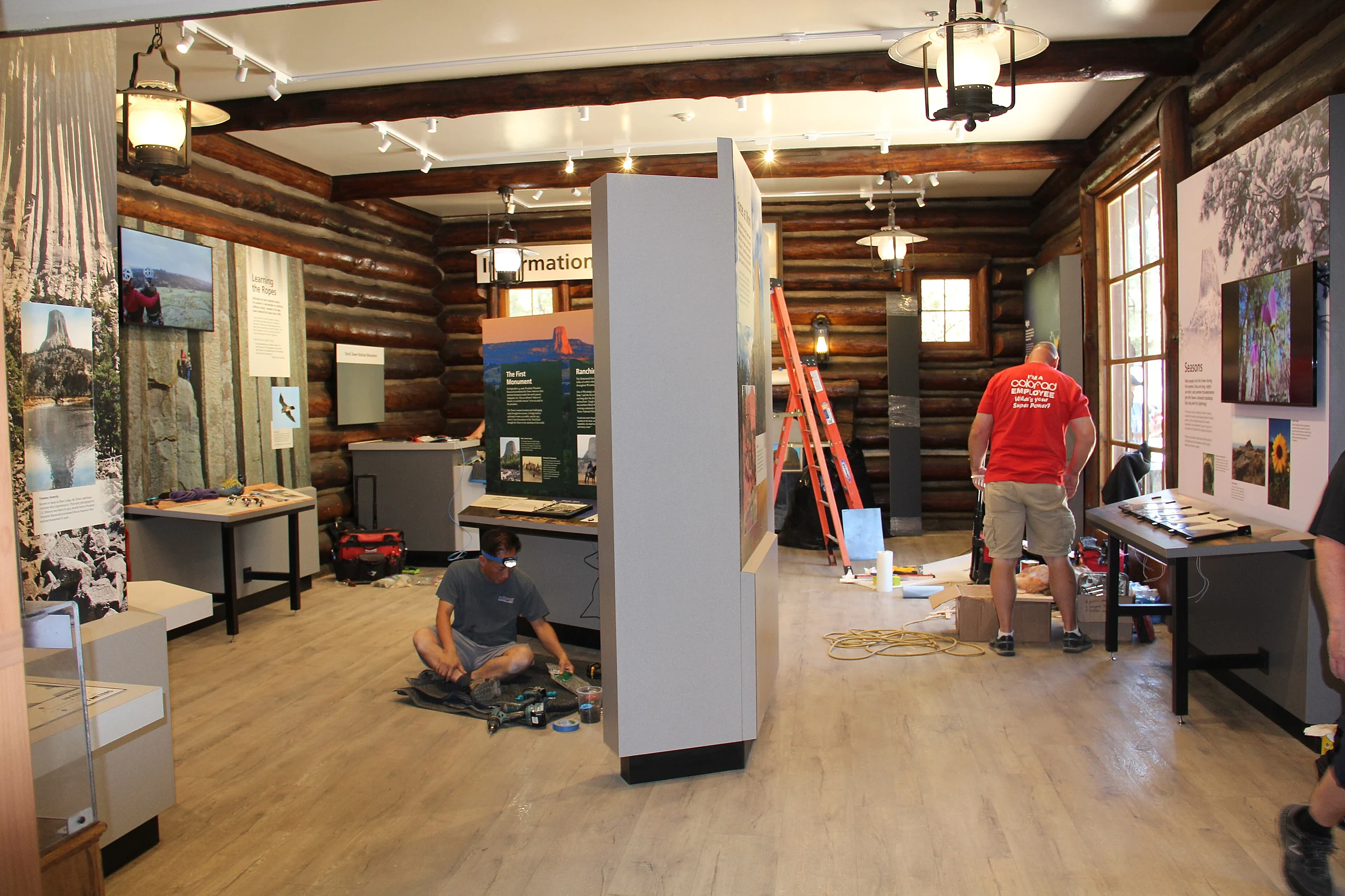 Building Exhibits at Devils Tower National Monument. (ed3d963b-9e22-4d24-93c9-cf6d13bbbac7)