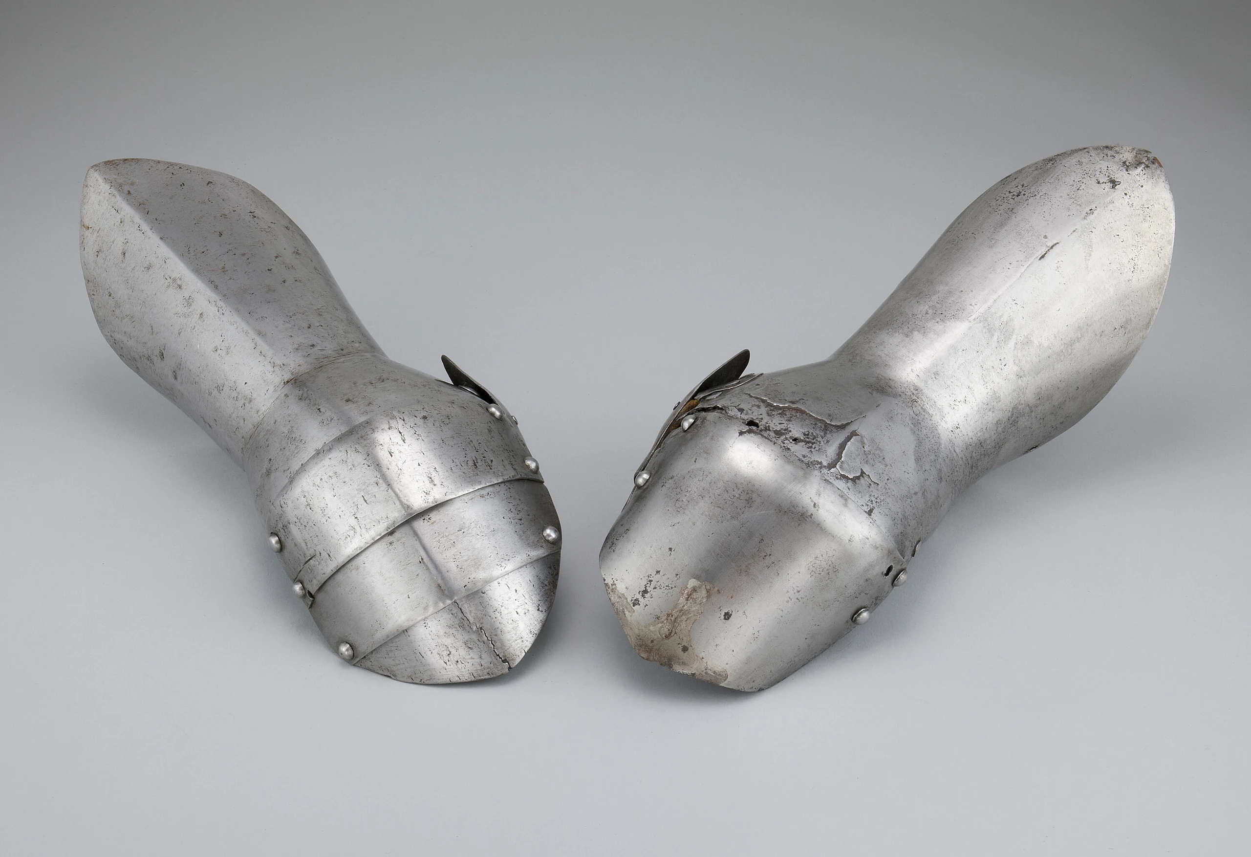 Pair of Mitten Gauntlets
