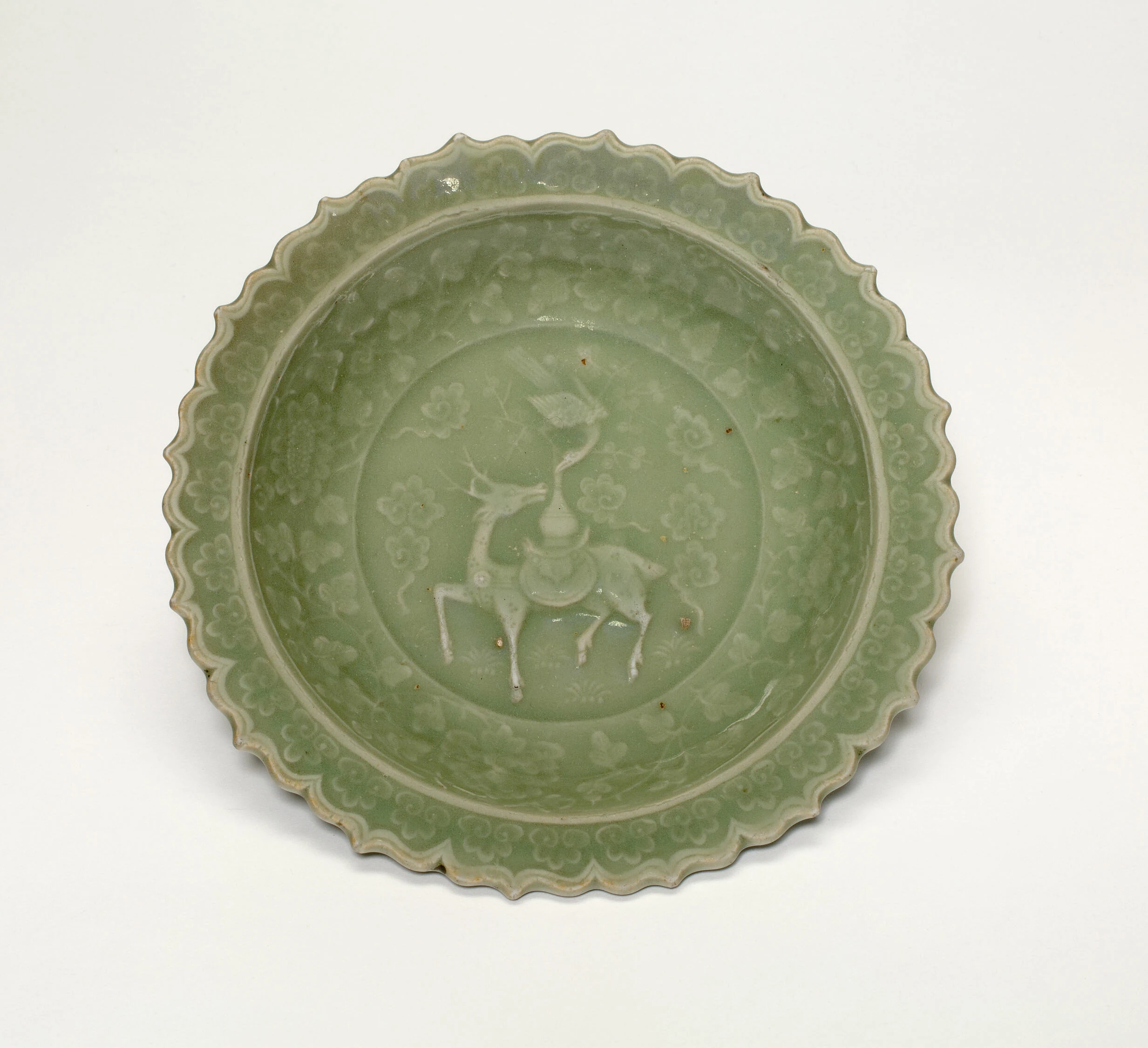 Foliate Dish with Crane and Deer Amid Clouds