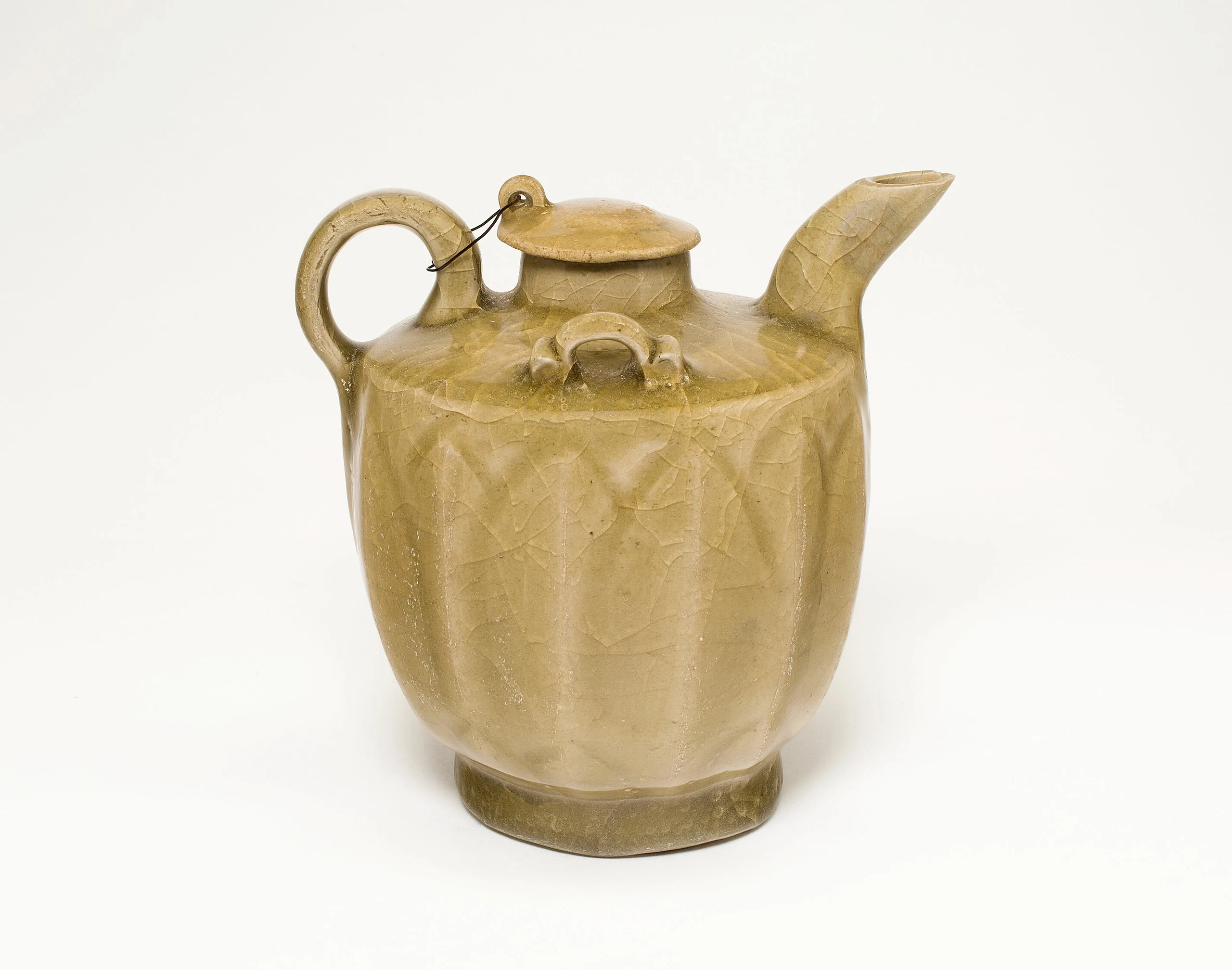 Covered Ewer with Upright Lotus Petals
