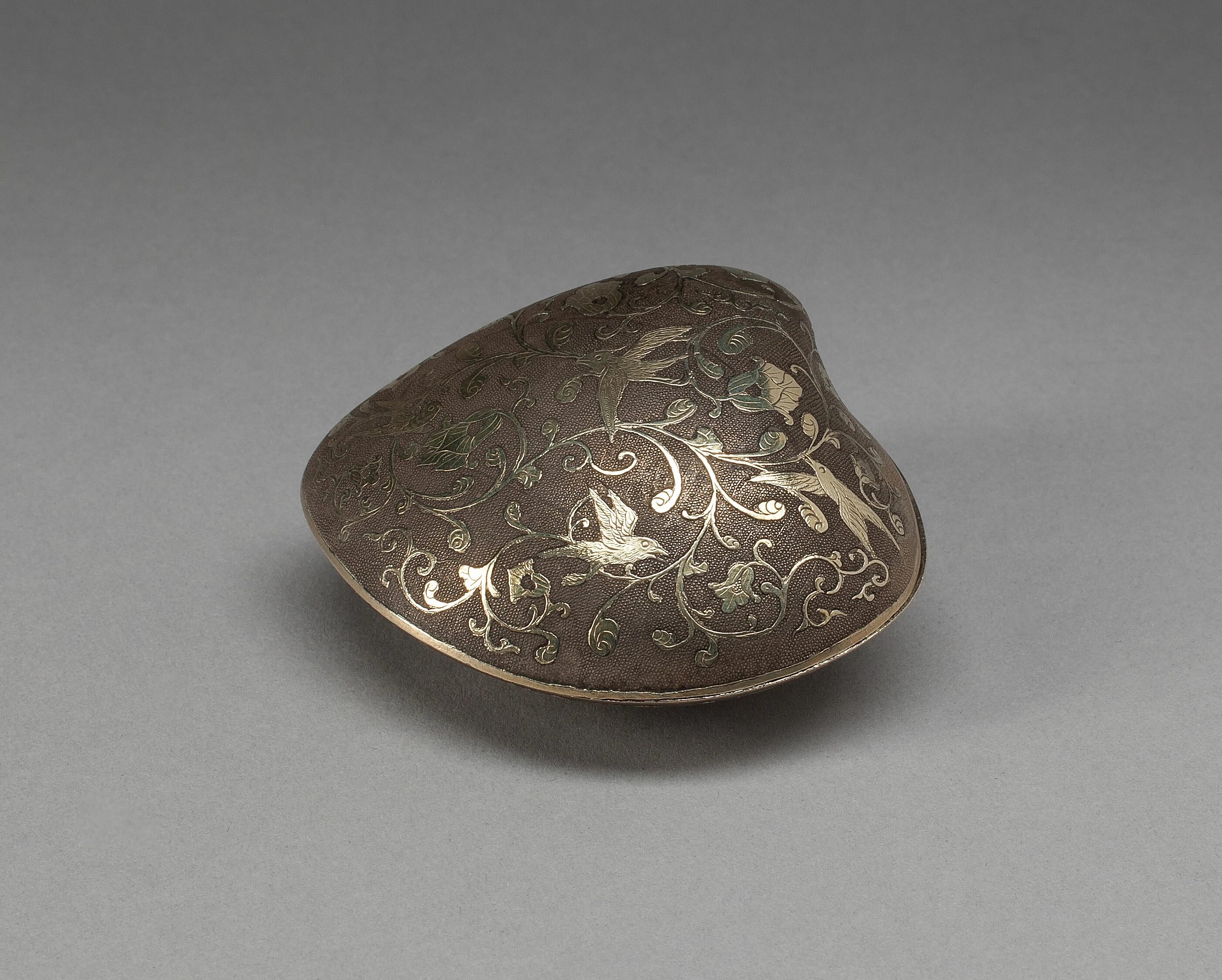 Box in the Form of a Clamshell