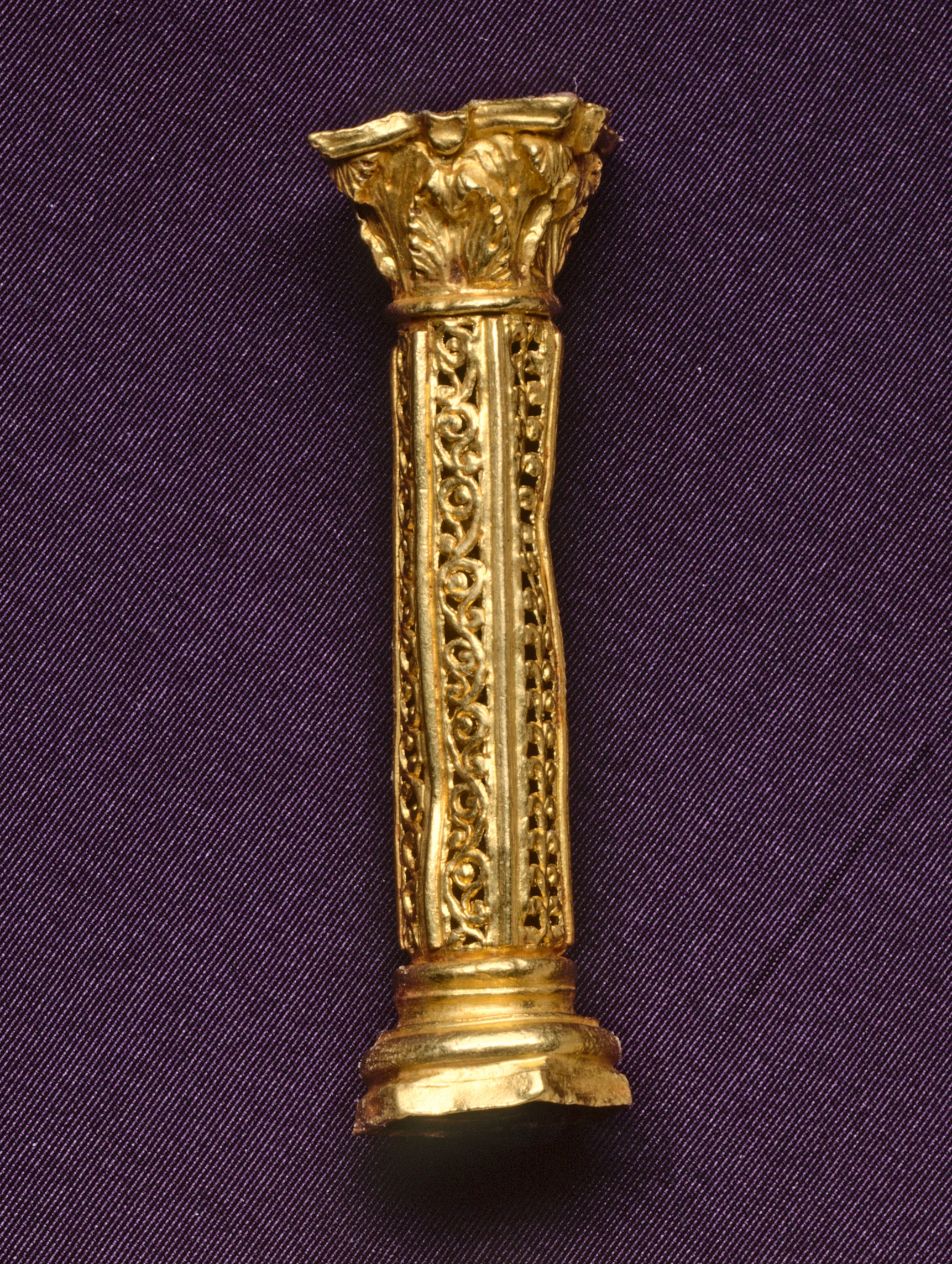 Spacer in the Form of a Corinthian Column