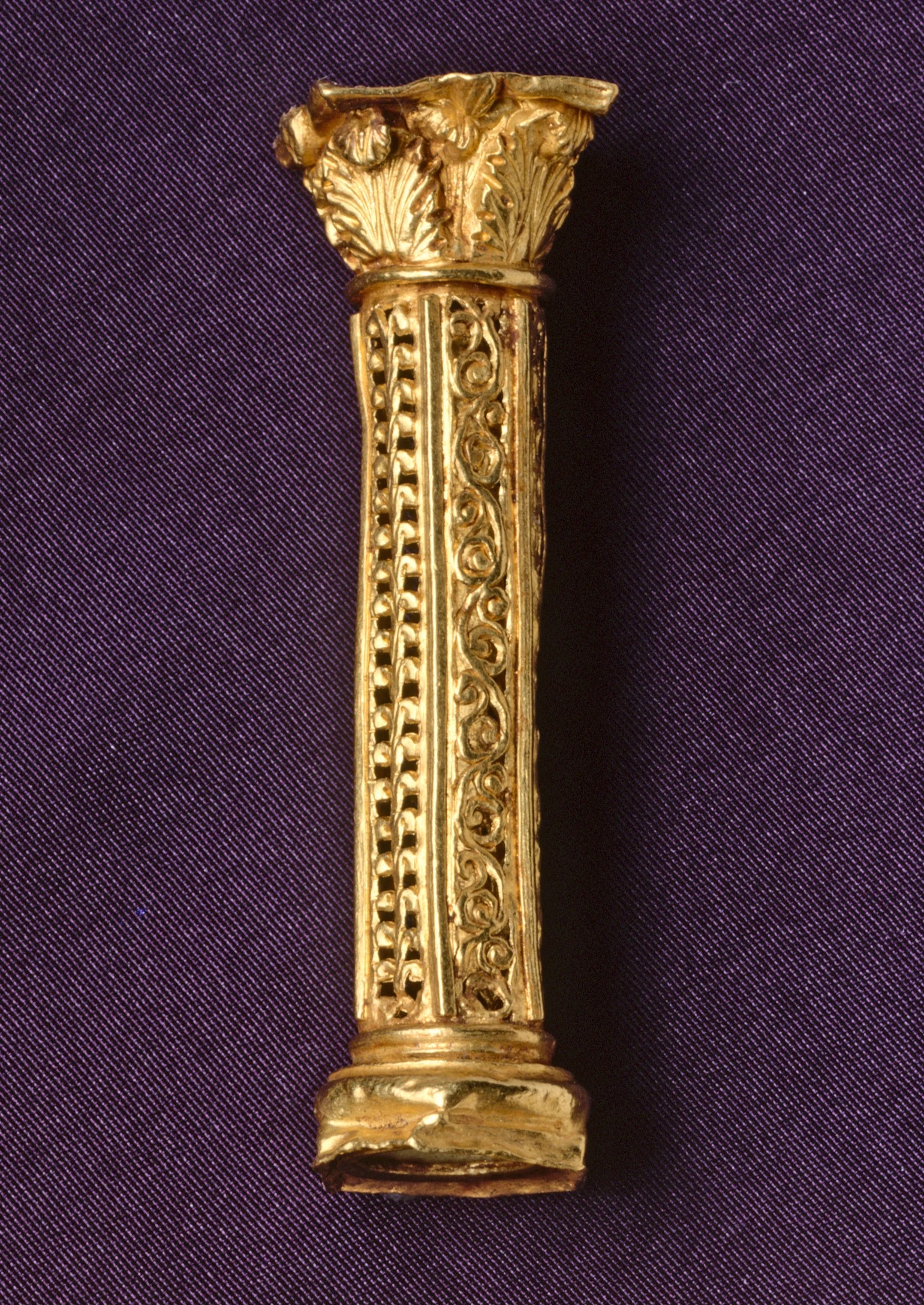 Spacer in the Form of a Corinthian Column