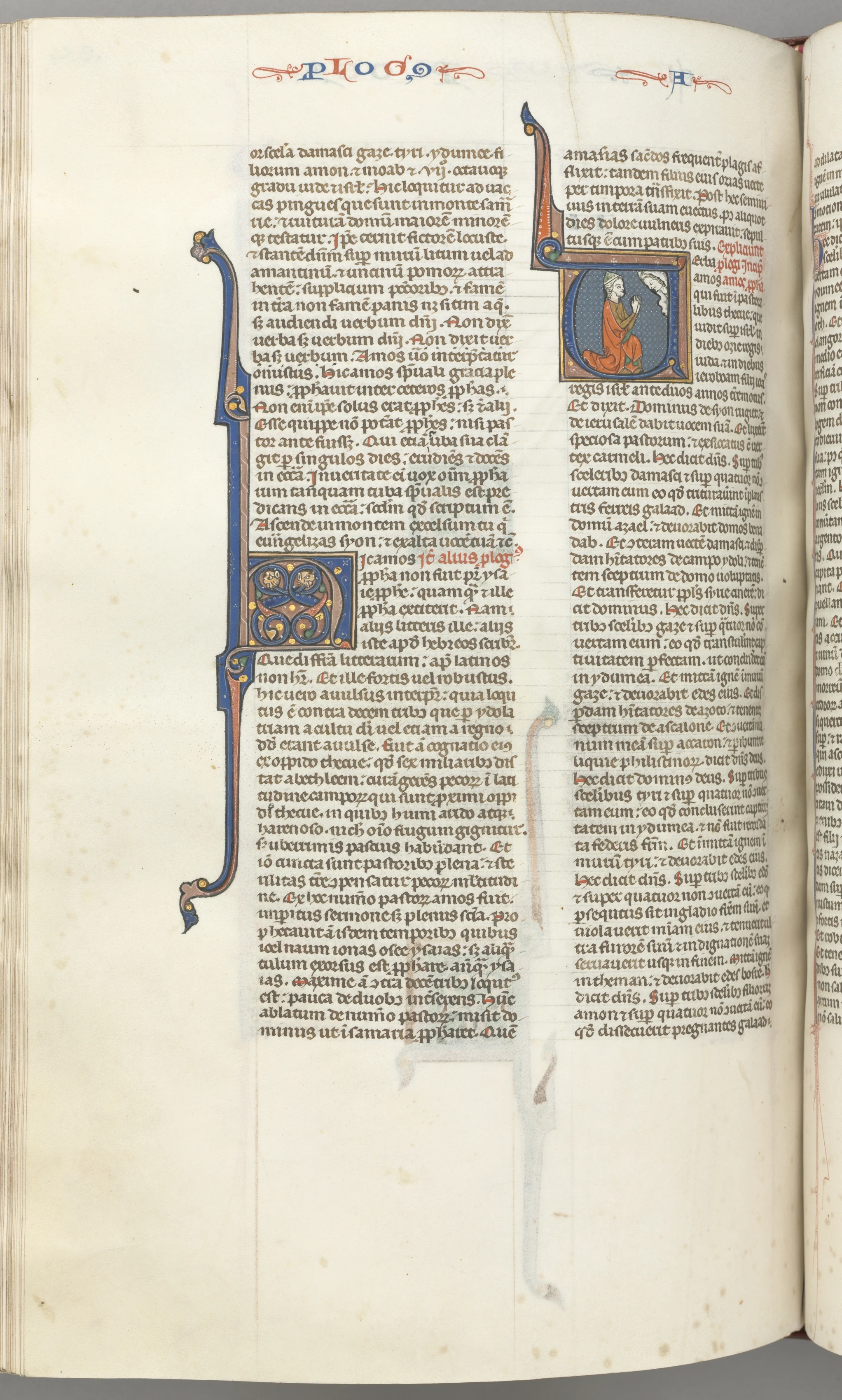 Fol. 354v, Amos, historiated initial V, Amos kneeling in prayer, bust of God above