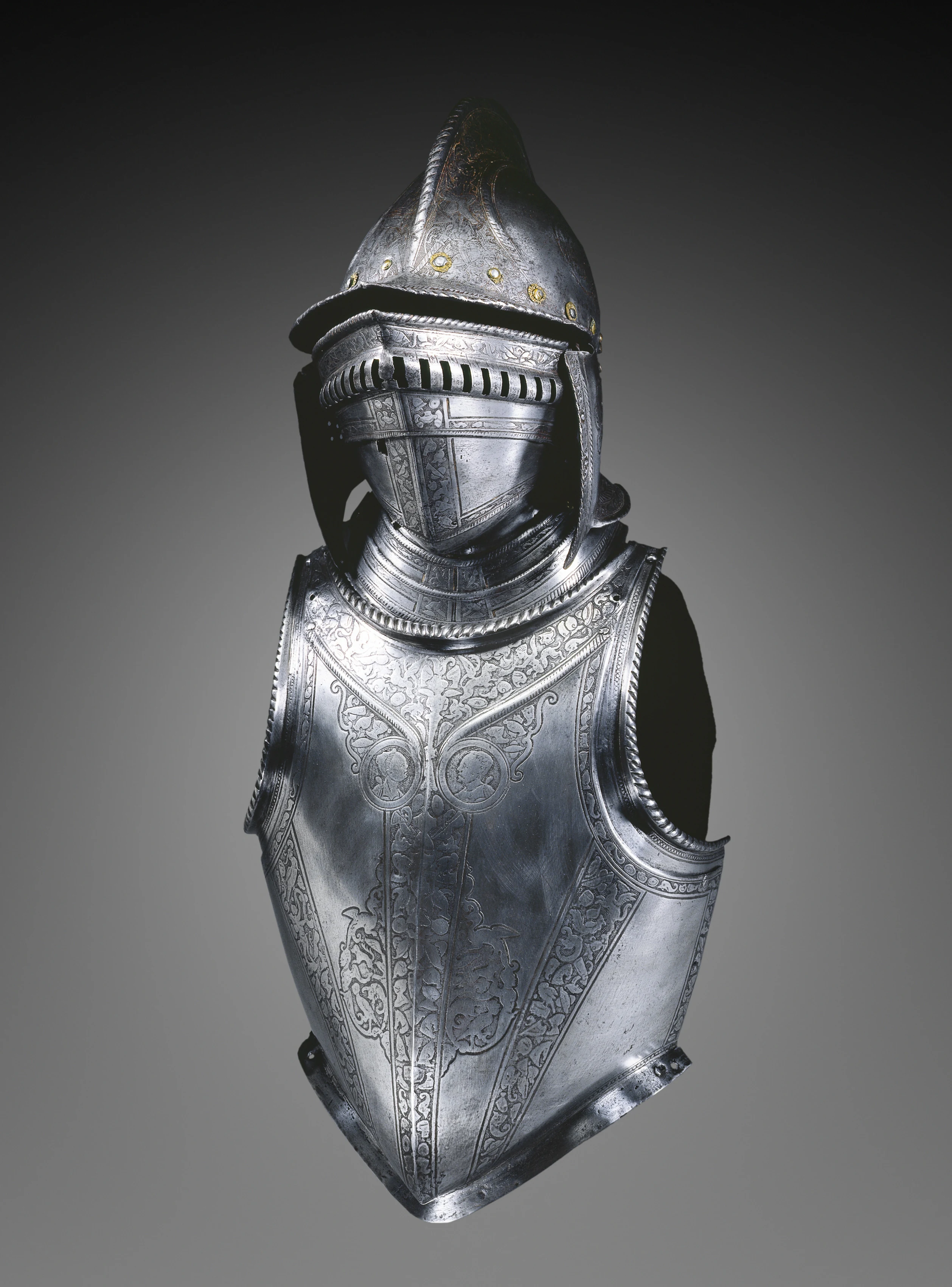 Buffe (etched with bands of trophies)