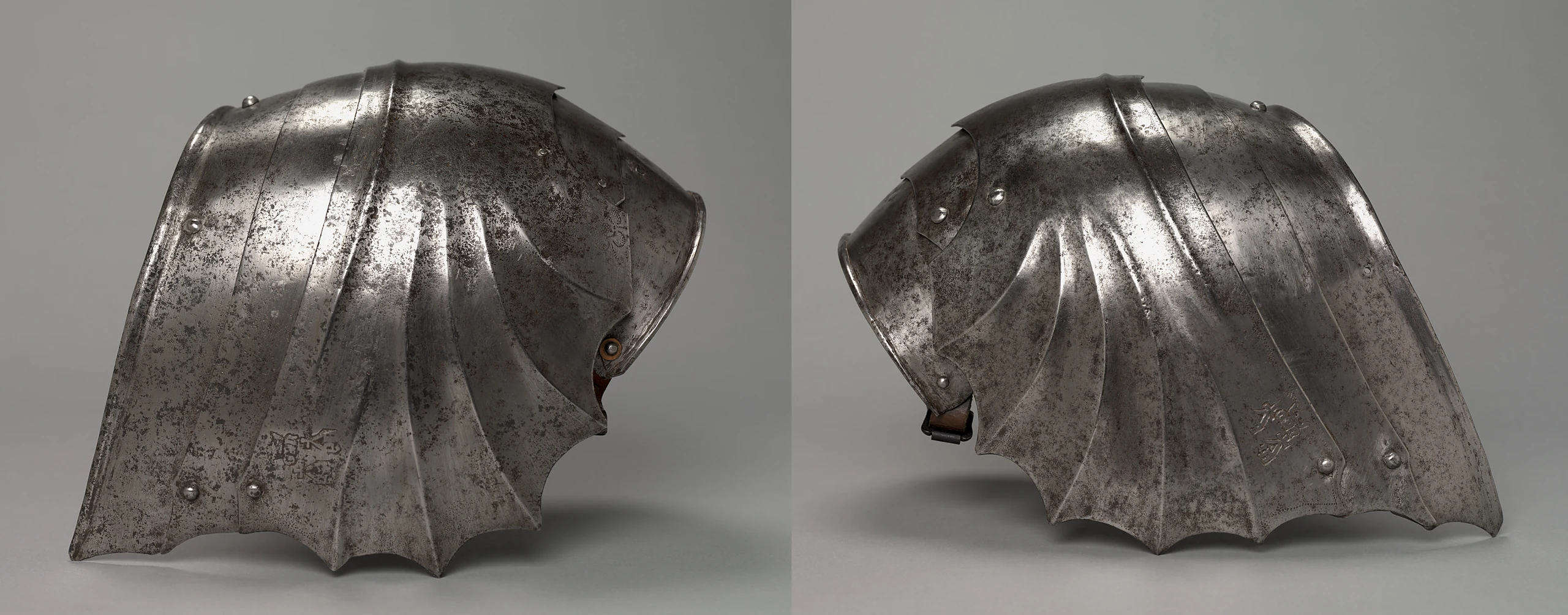 Pair of Gothic Fan-Shaped Pauldron