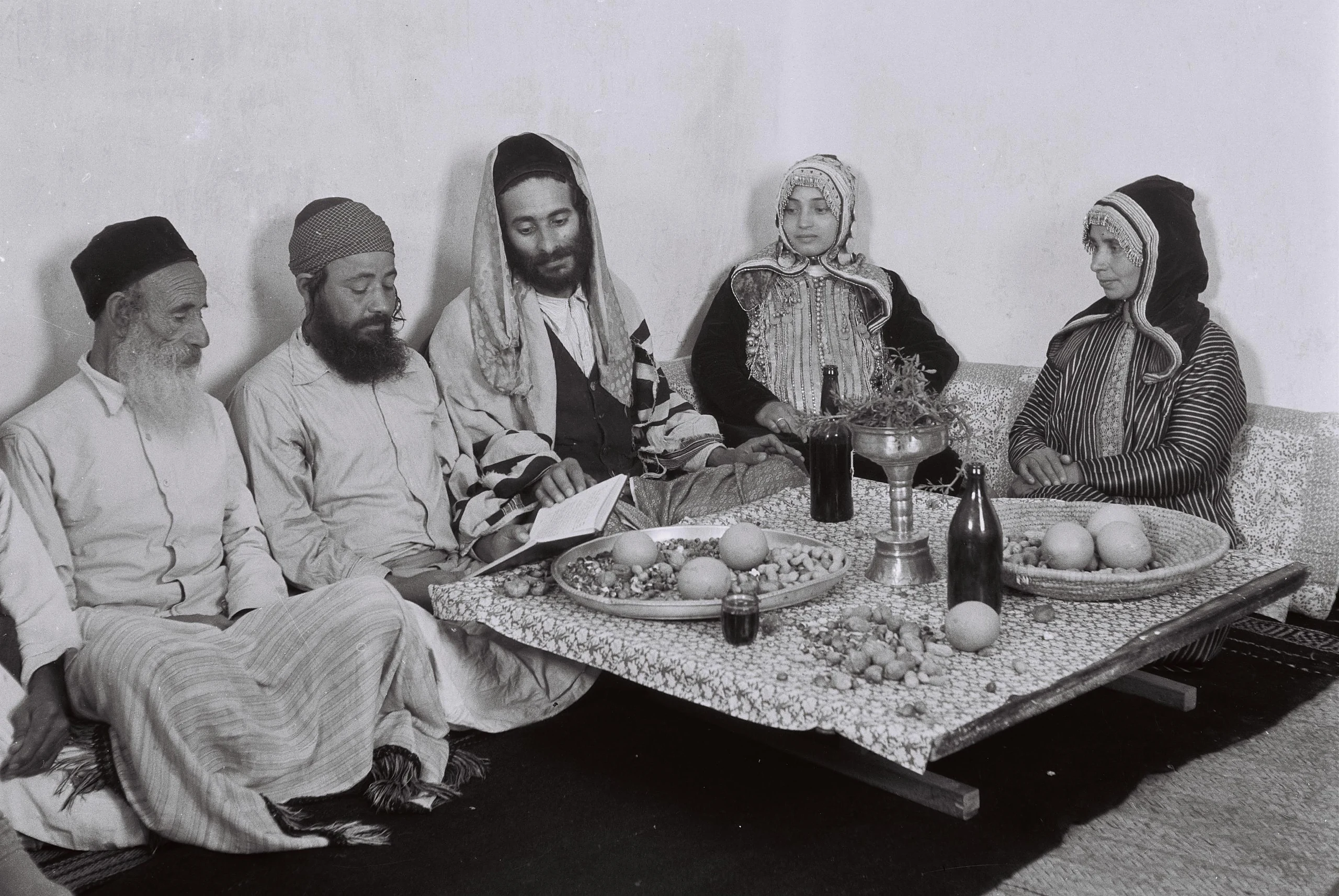 A Yemenite Family Reading From The Psalms On Shabbat After Lunch.D827-012