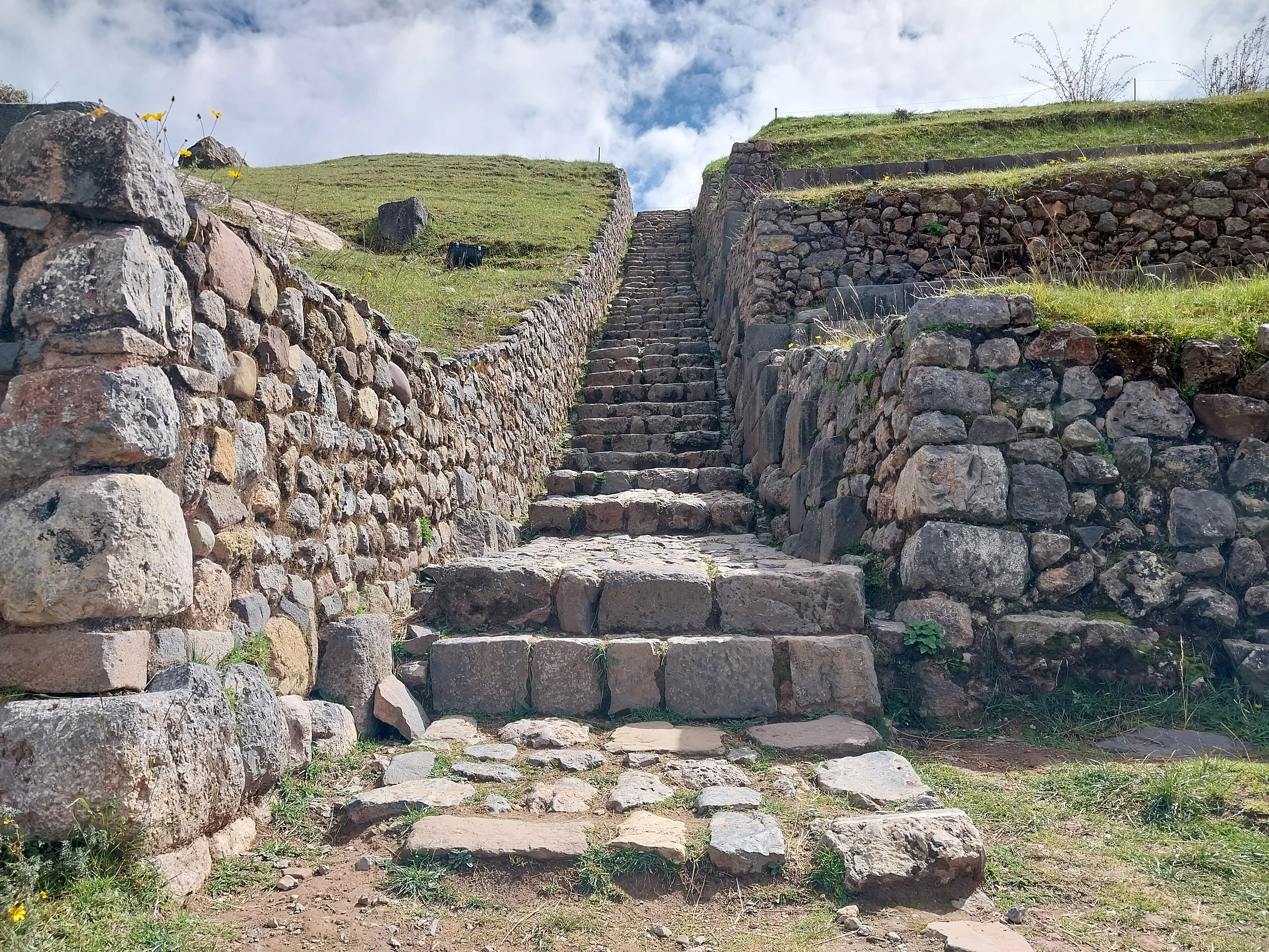 Escalinata de piedra caliza