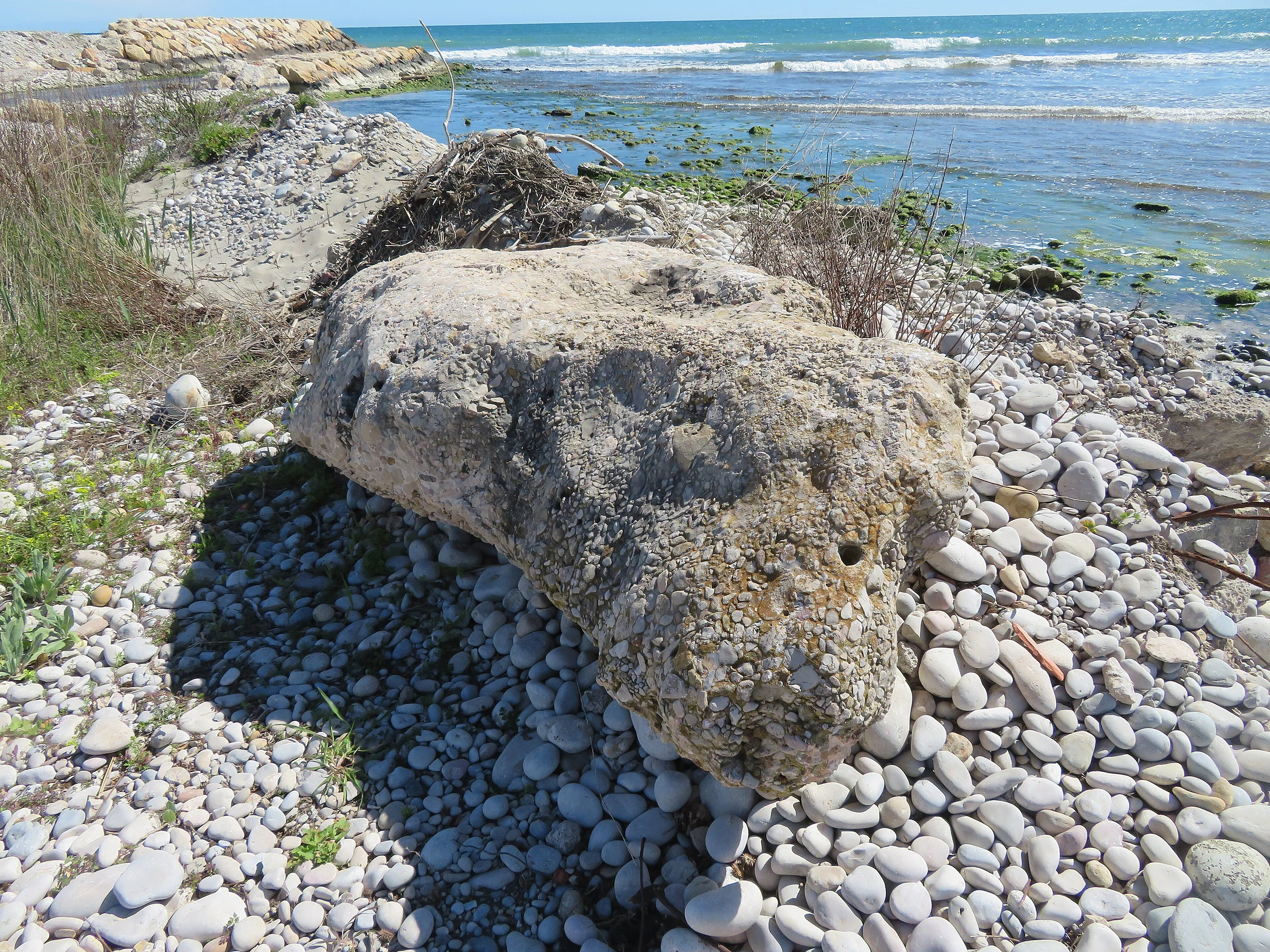 Monolito menhir, cultura prehistórica de la comarca Plana Alta (Castellón, España)