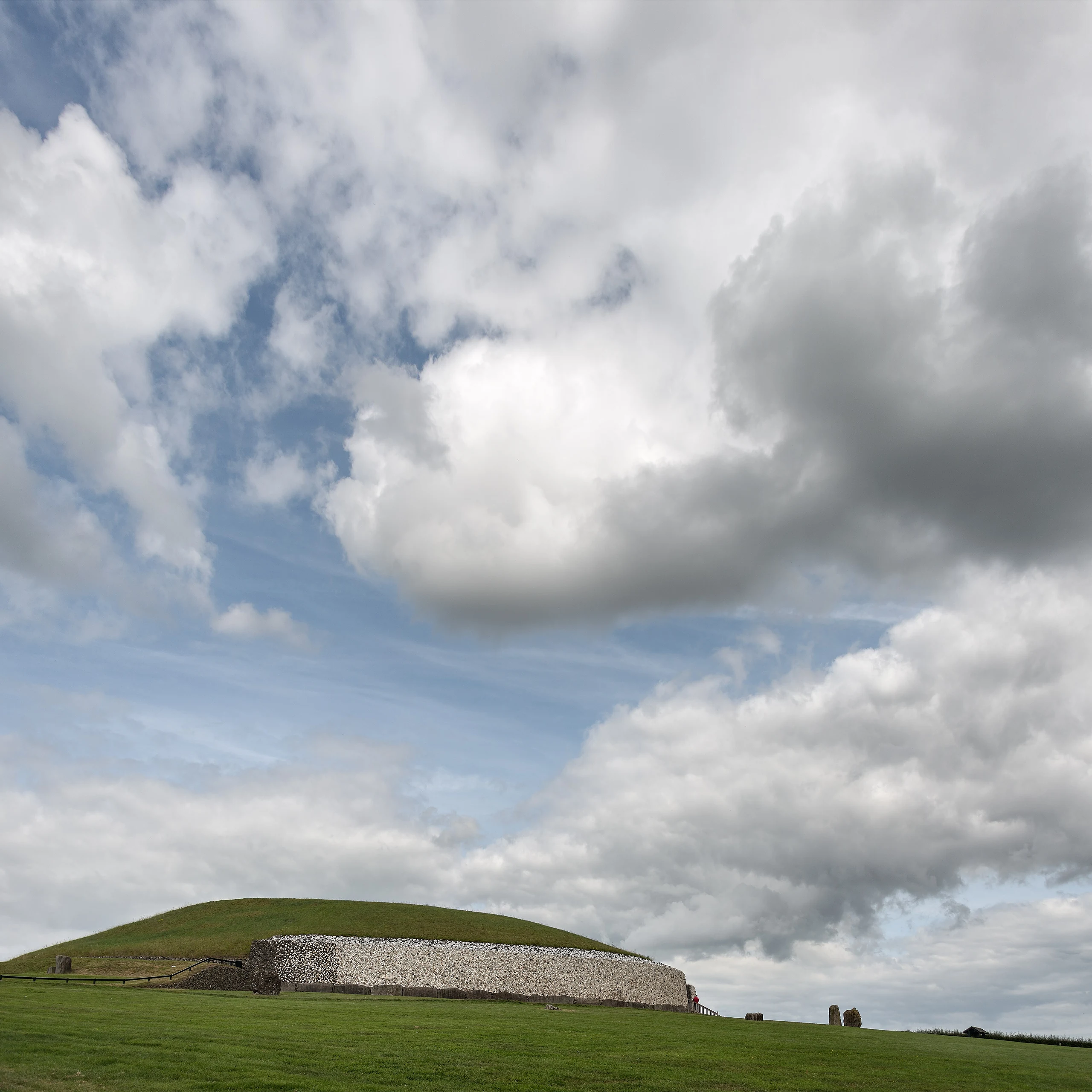 Brú na Bóinne (Newgrange) - Glebe, County Meath, Ireland - August 8