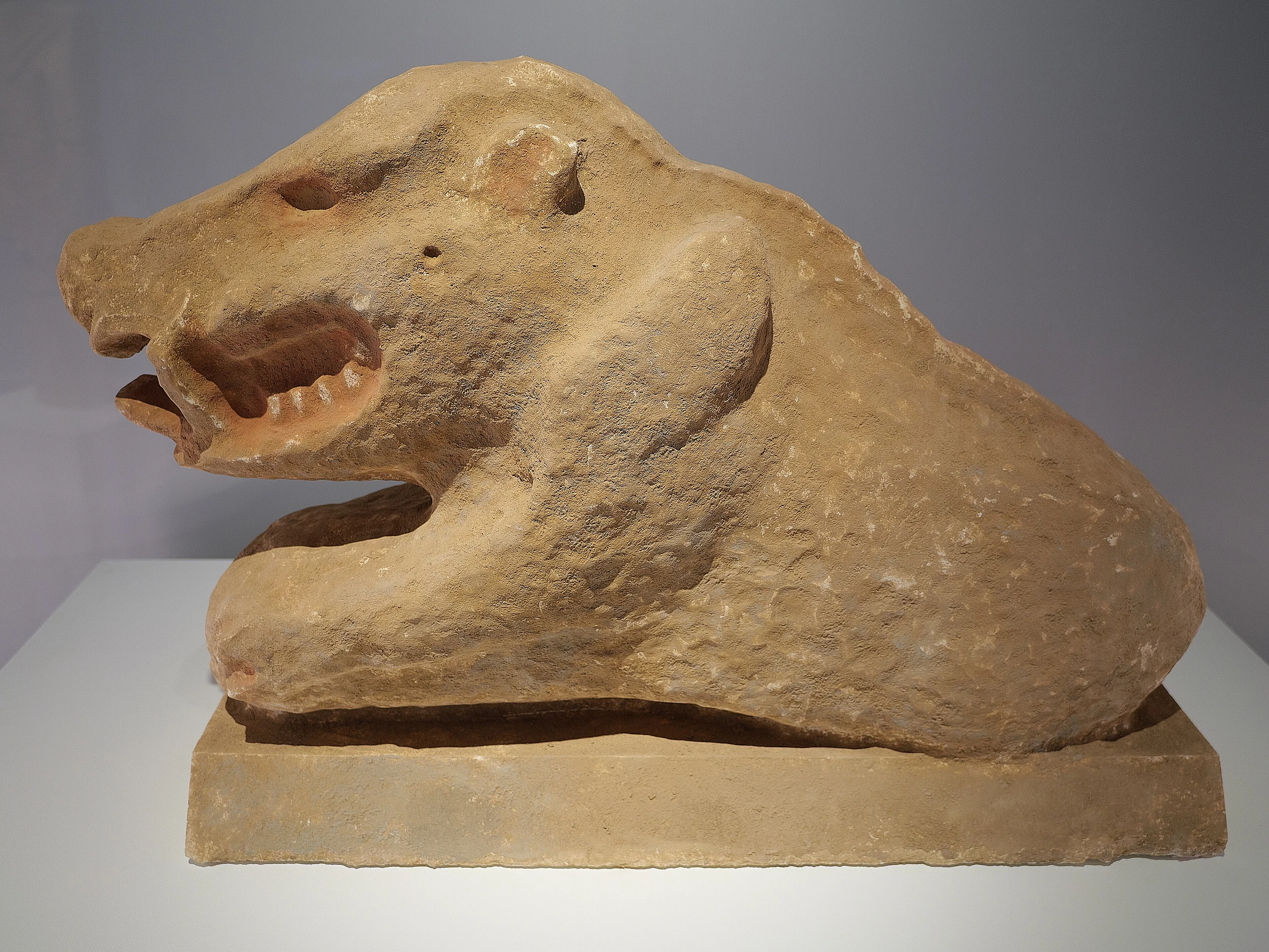Wildschweinskulptur.Kalkstein.Goebeliktepe.MNR.25853.Replik.P1067669