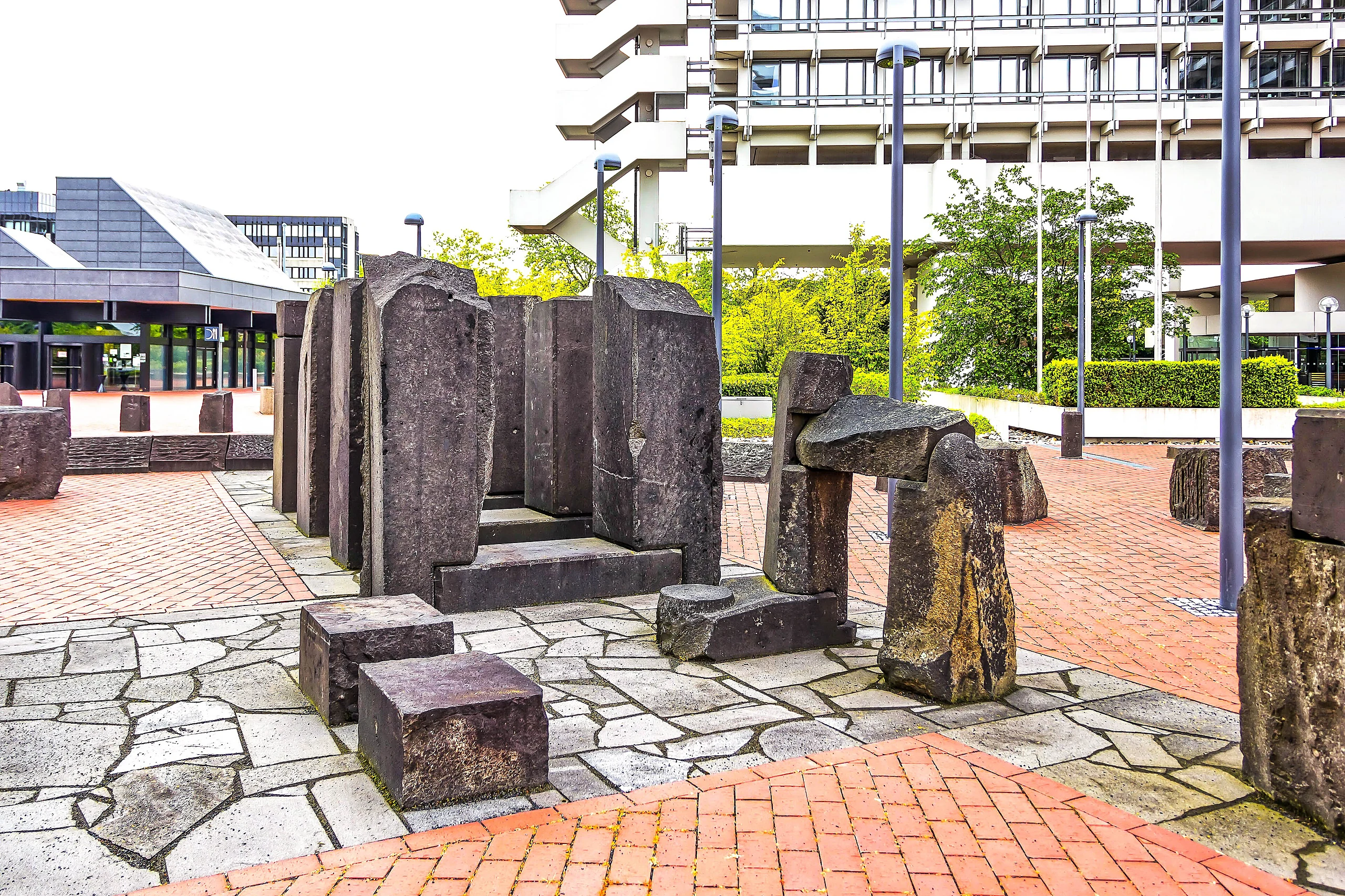 bonn-heinemannstrasse-kreuzbauten-steinkreisel-03