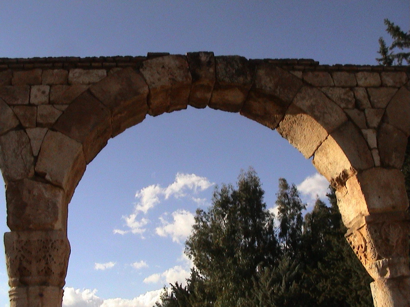 Arco - construido en la ciudad de Balbek - LibanoDSC00102