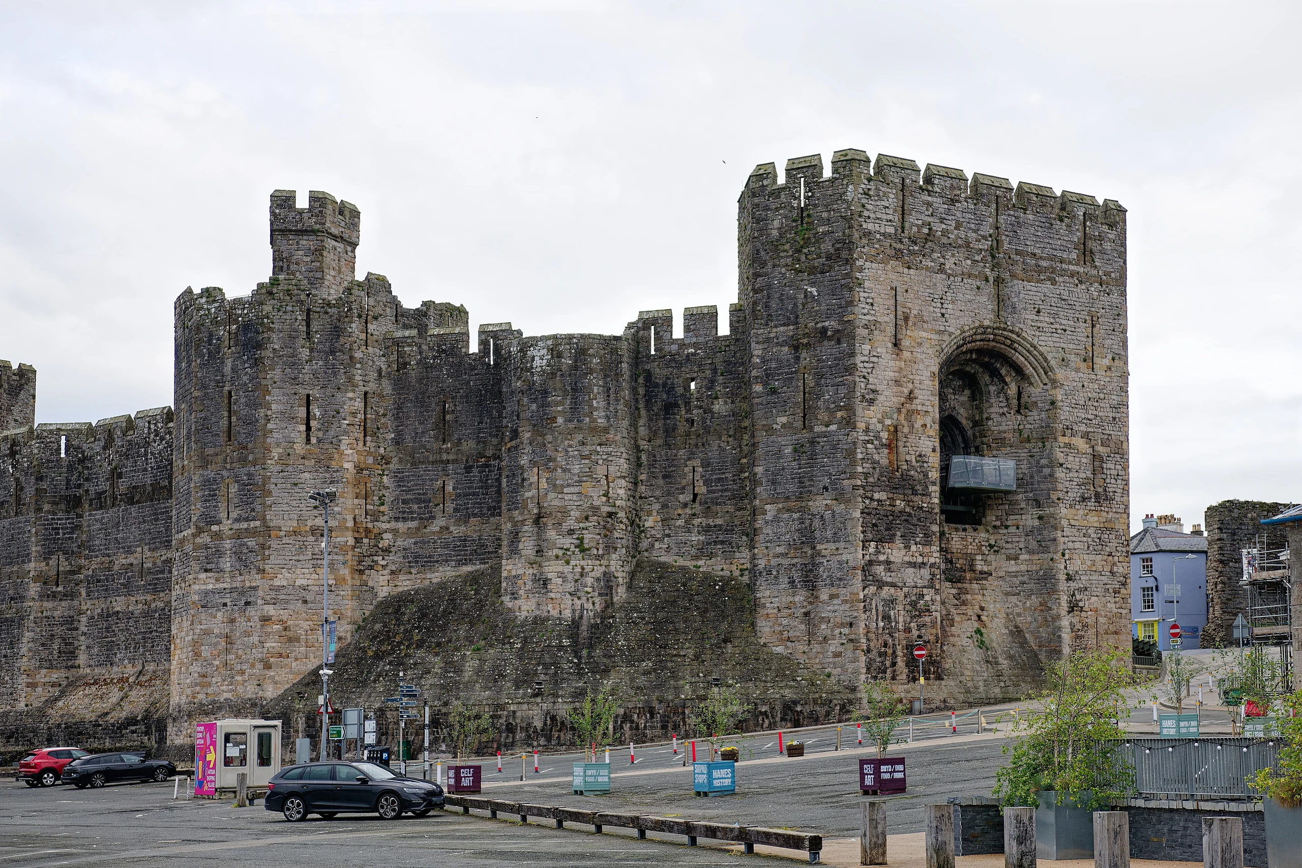 Caernarfon Castle, Black Tower, Queen's Gate