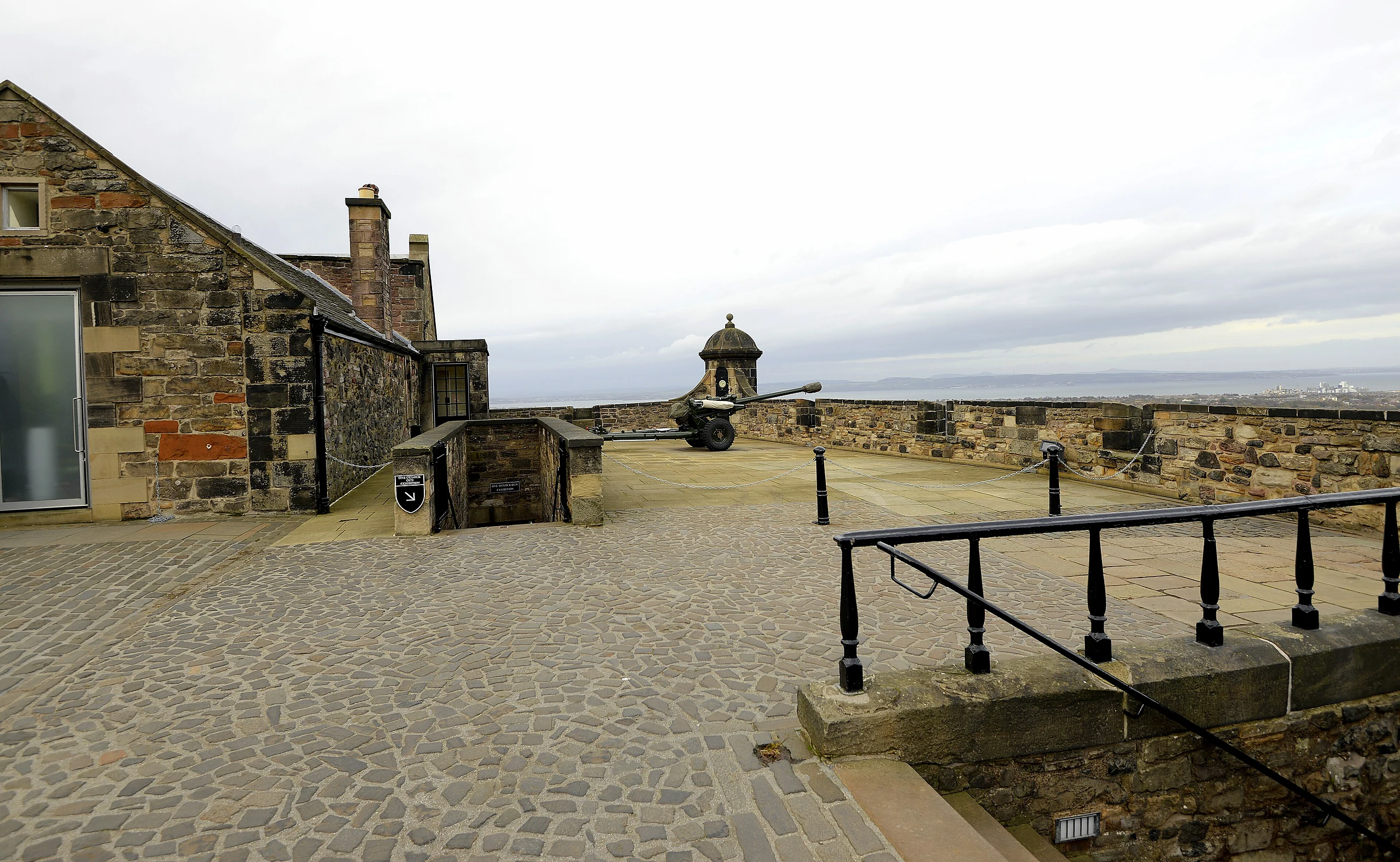 6. Inside Edinburgh Castle. Scotland, UK