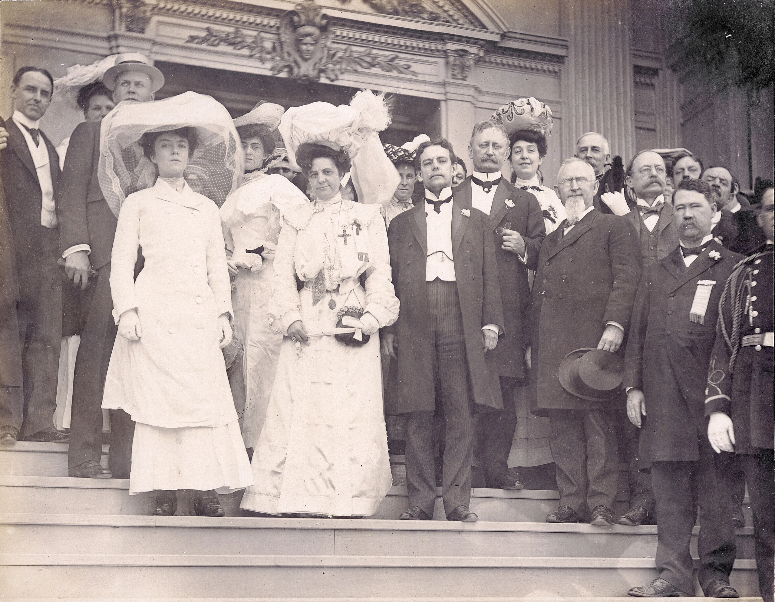 Alice Roosevelt and friends (1904 World's Fair).