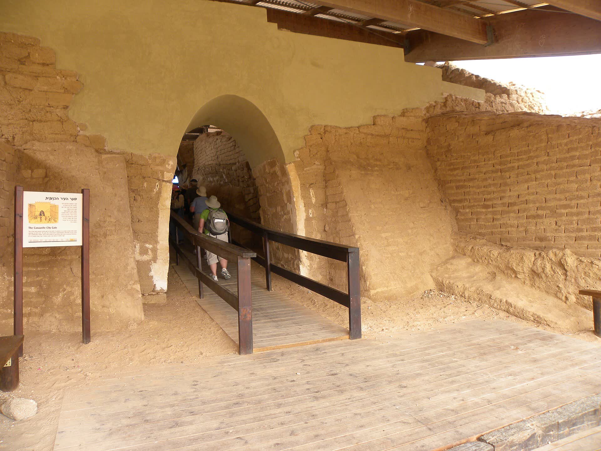 The Middle Bronze Age mudbrick gate of Ashkelon